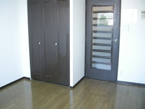 Living and room. Western-style (about 6.3 tatami mats) with closet
