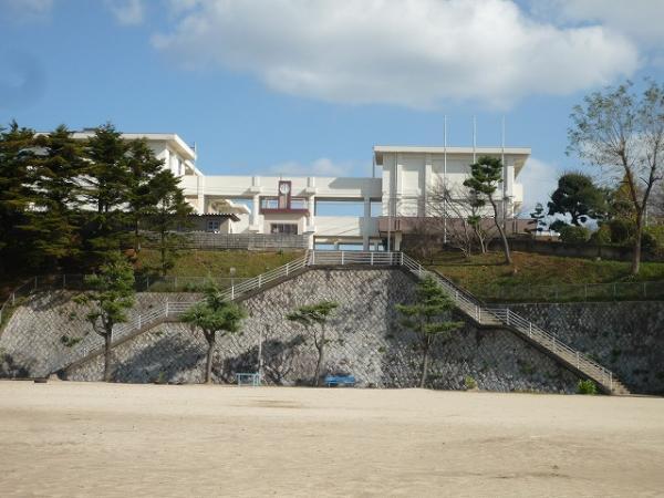 Junior high school. 350m to Takami junior high school