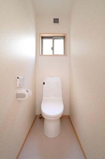 Toilet. Super water-saving eco5