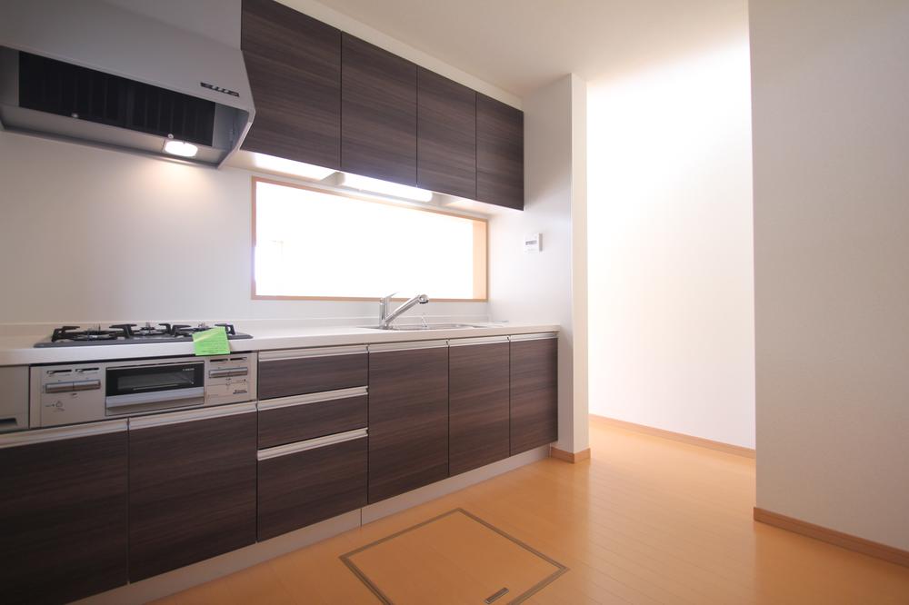 Same specifications photo (kitchen). The photograph is the same type