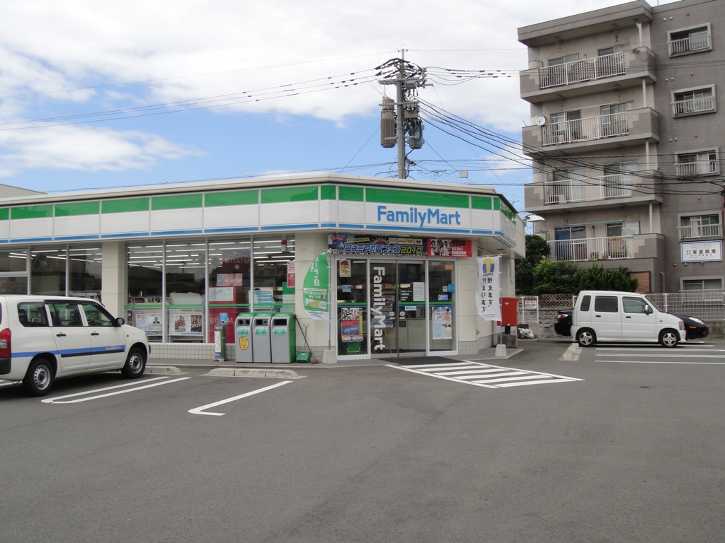 Convenience store. FamilyMart Yahata your open up (convenience store) 80m