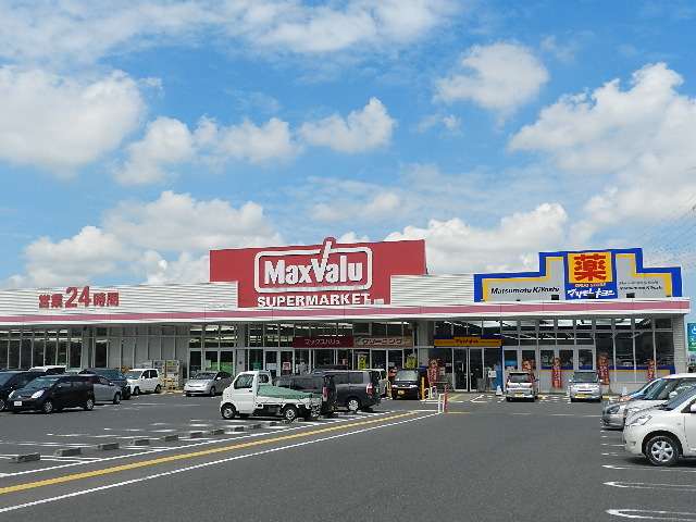 Supermarket. Maxvalu having original store up to (super) 525m