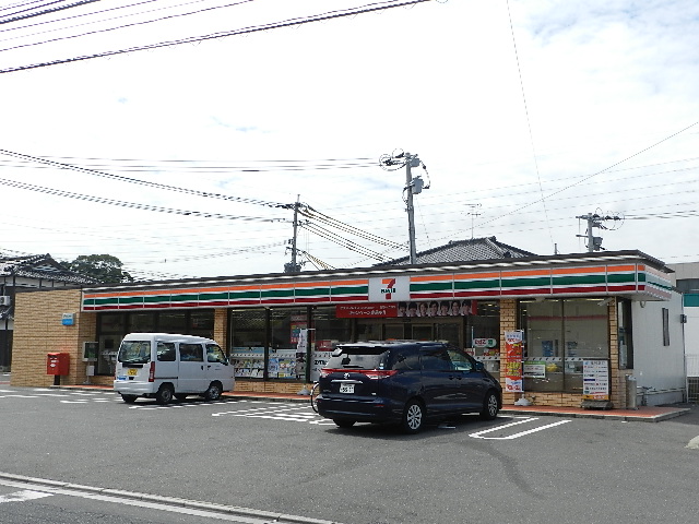 Convenience store. Seven-Eleven Yahata having original store up (convenience store) 849m