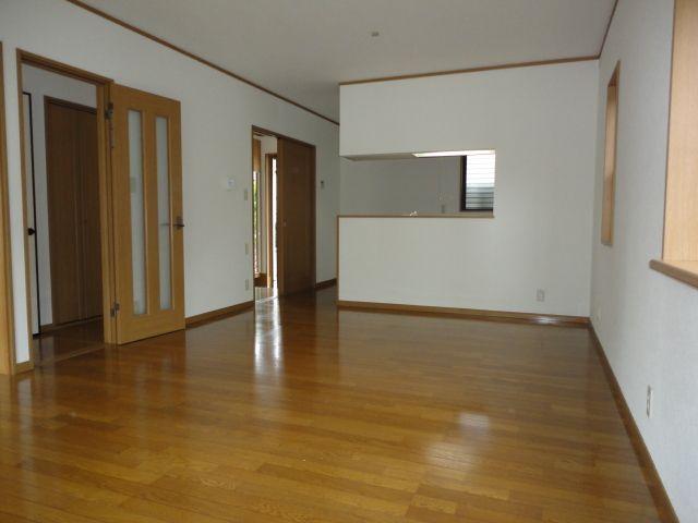 Living. Living spacious 18 Pledge! 