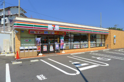 Convenience store. Seven-Eleven Yahata Kosagida store up (convenience store) 586m