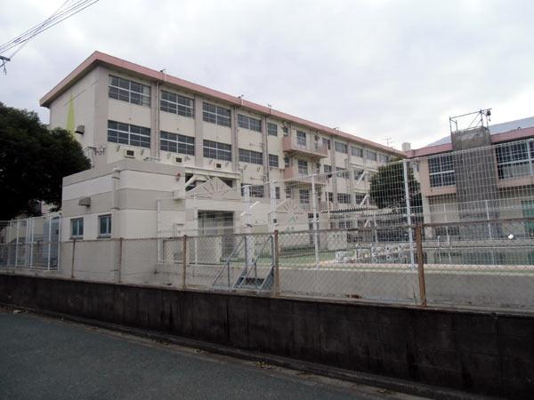 Primary school. Honjo elementary school A 4-minute walk
