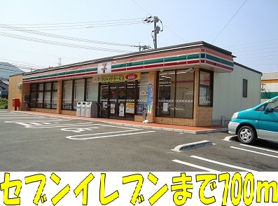 Convenience store. 700m to Seven-Eleven (convenience store)