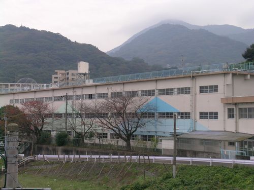 Primary school. 419m to Kitakyushu Tatsukuro field elementary school (elementary school)
