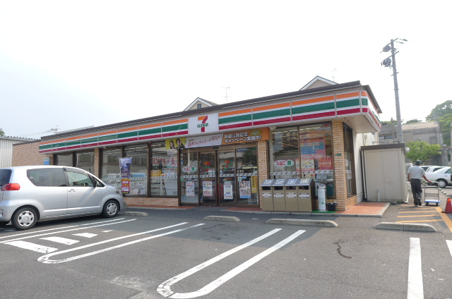 Convenience store. Seven-Eleven Yahata Takanosu Sanchome store up (convenience store) 189m