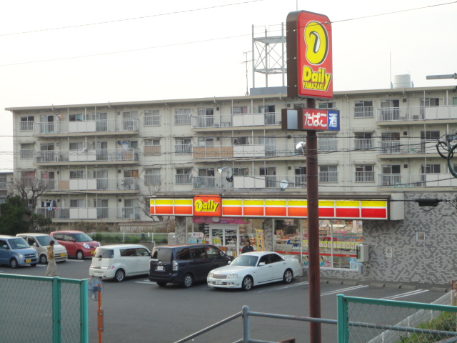 Convenience store. 20m to the Daily Store (convenience store)