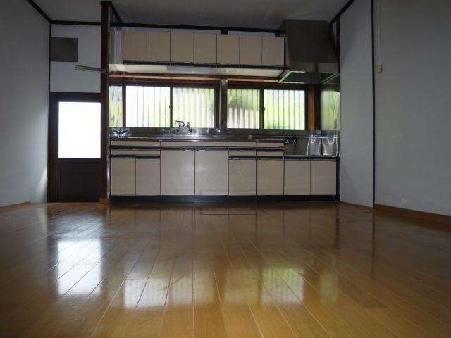 Kitchen. Indoor (10 May 2013) Shooting