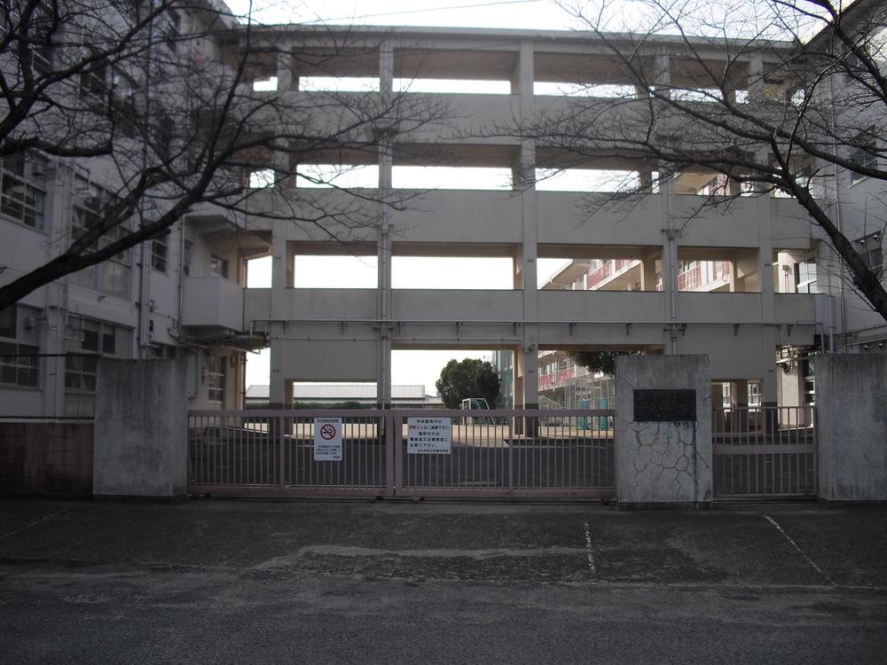 Junior high school. 1220m to Kitakyushu Orio junior high school