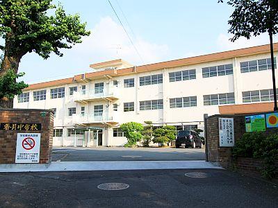 Junior high school. 906m to Kitakyushu Tatsuka month junior high school