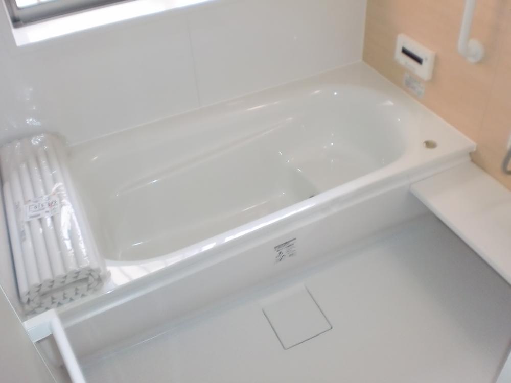 Bathroom. Foot is also can stretch the bathroom in one tsubo type of bathroom.