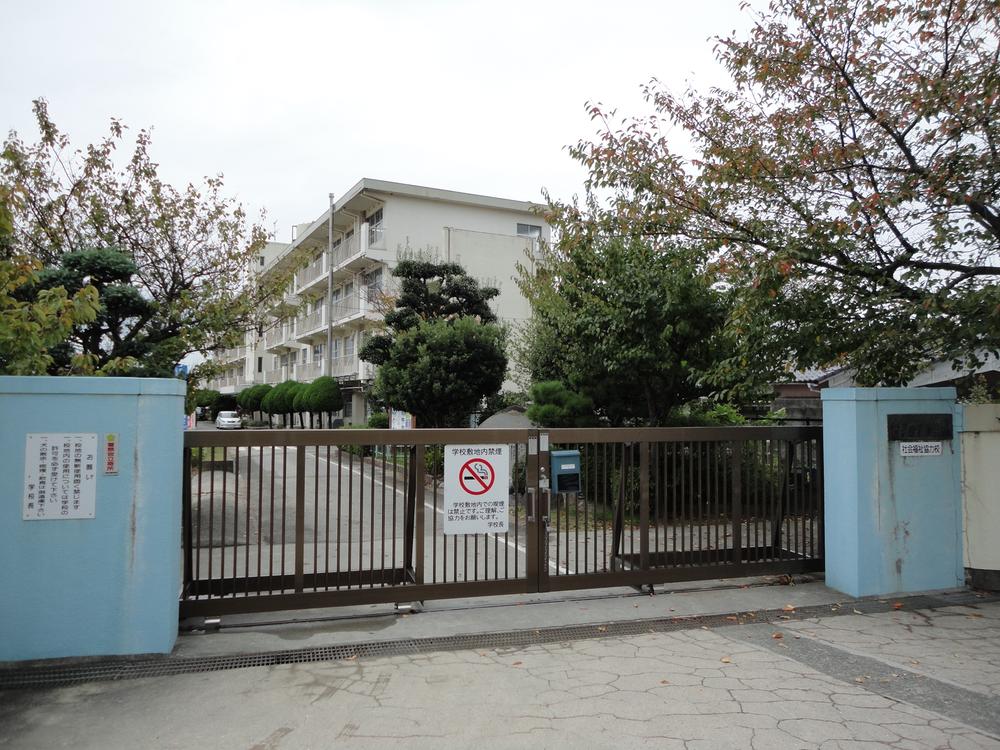 Primary school. 1241m to Kitakyushu Hachiji Elementary School