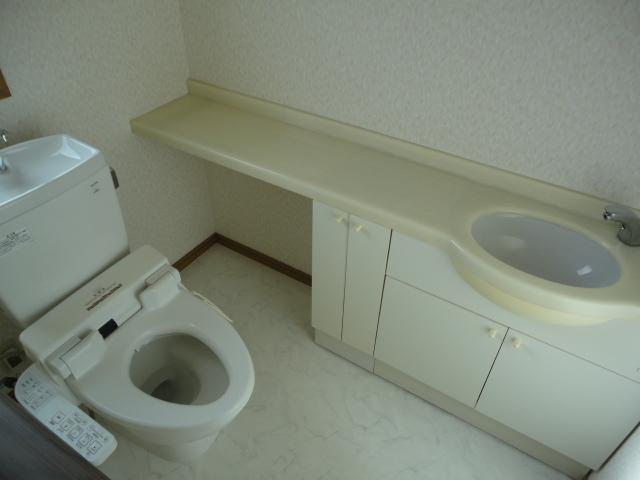 Toilet. There are toilet 2 places.