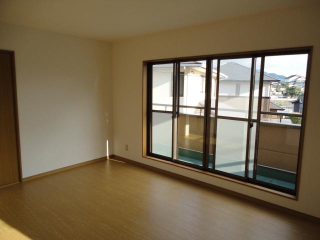 Non-living room. And many windows, Day ・ It is well-ventilated Good.