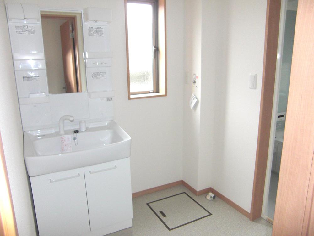 Same specifications photos (Other introspection). Shower vanity to change the living comfortable (photo = same specifications)