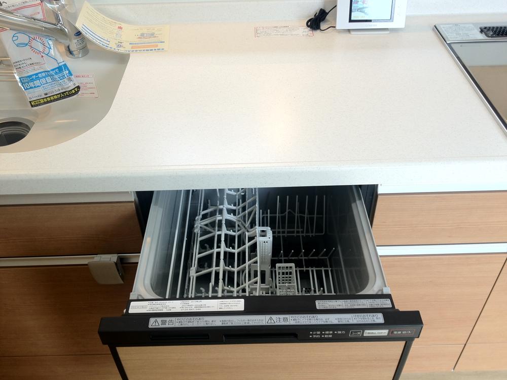 Kitchen. Dishwasher standard feature!