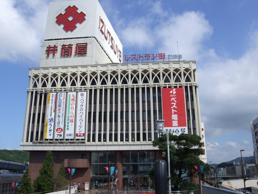 Shopping centre. About 3 minutes in the 1670m car until Izutsuya Kurosaki shop