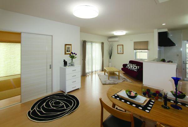 Living. Spacious LDK17.7 Pledge Indoor (July 2013) Shooting