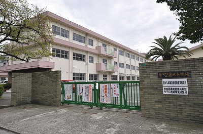 Primary school. Tsutsui 550m up to elementary school (elementary school)