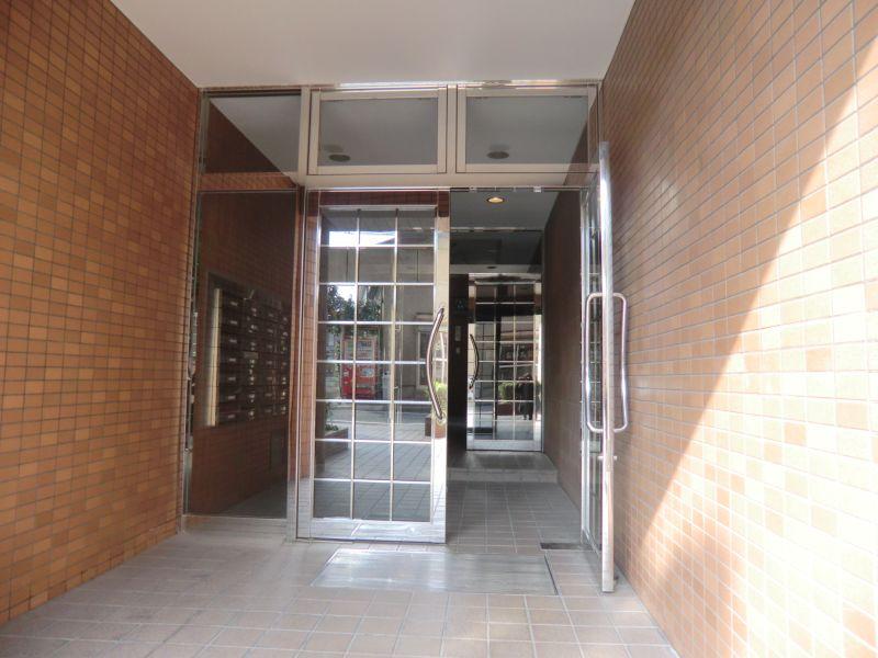 Entrance. Common areas