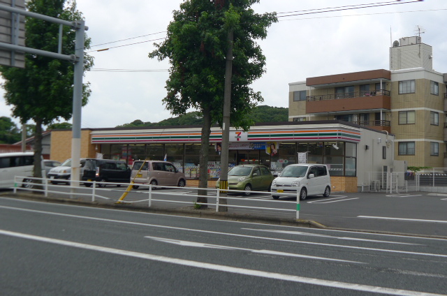 Convenience store. Seven-Eleven Hachiman Warikogawa 2-chome up (convenience store) 627m