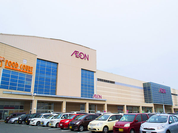 Surrounding environment. Ion Wakamatsu shopping center (photo) and Costco Kitakyushu shops such as, Large-scale shopping facilities are also has been enhanced.