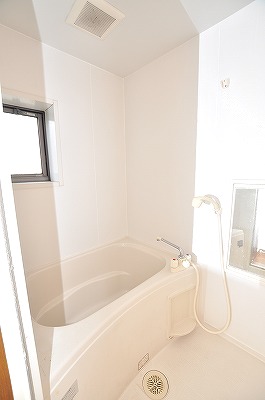 Bath. With window ☆
