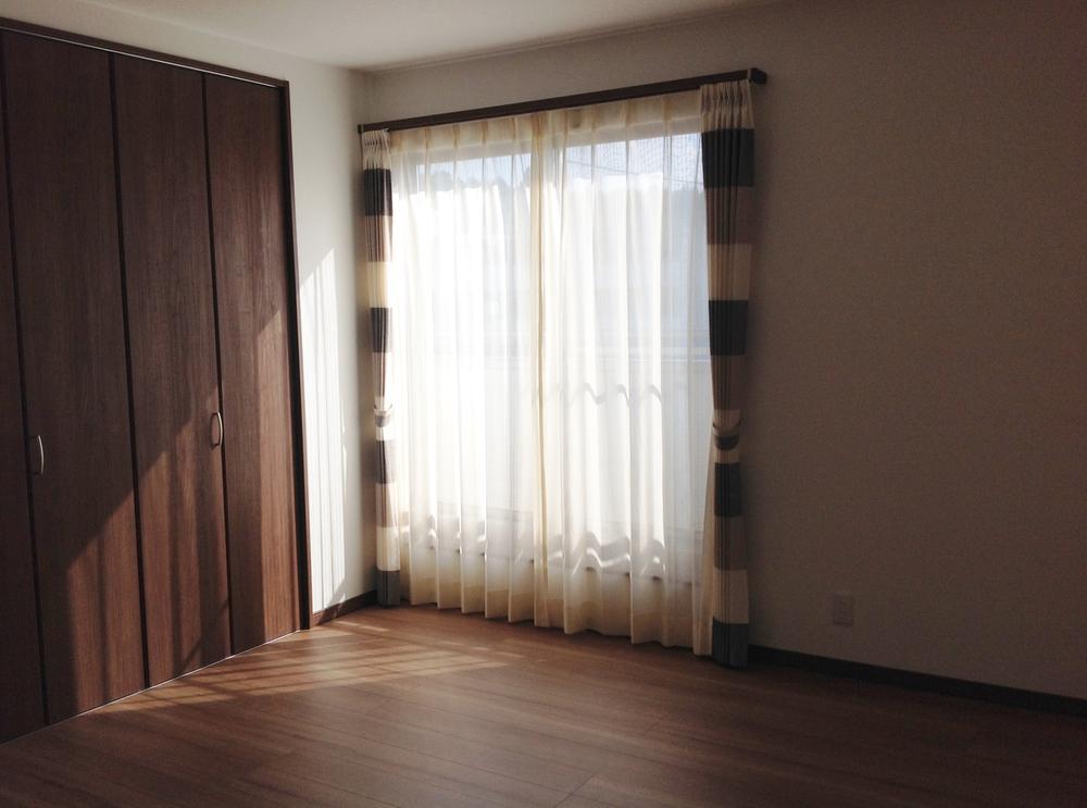 Non-living room. (No. 9 locations) bedrooms 8 pledge that the gentle light coming through the window