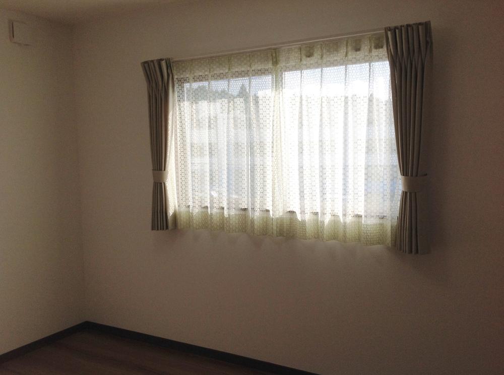 Non-living room. ((No. 9 land) nursery 6 quires the gentle light coming through the window