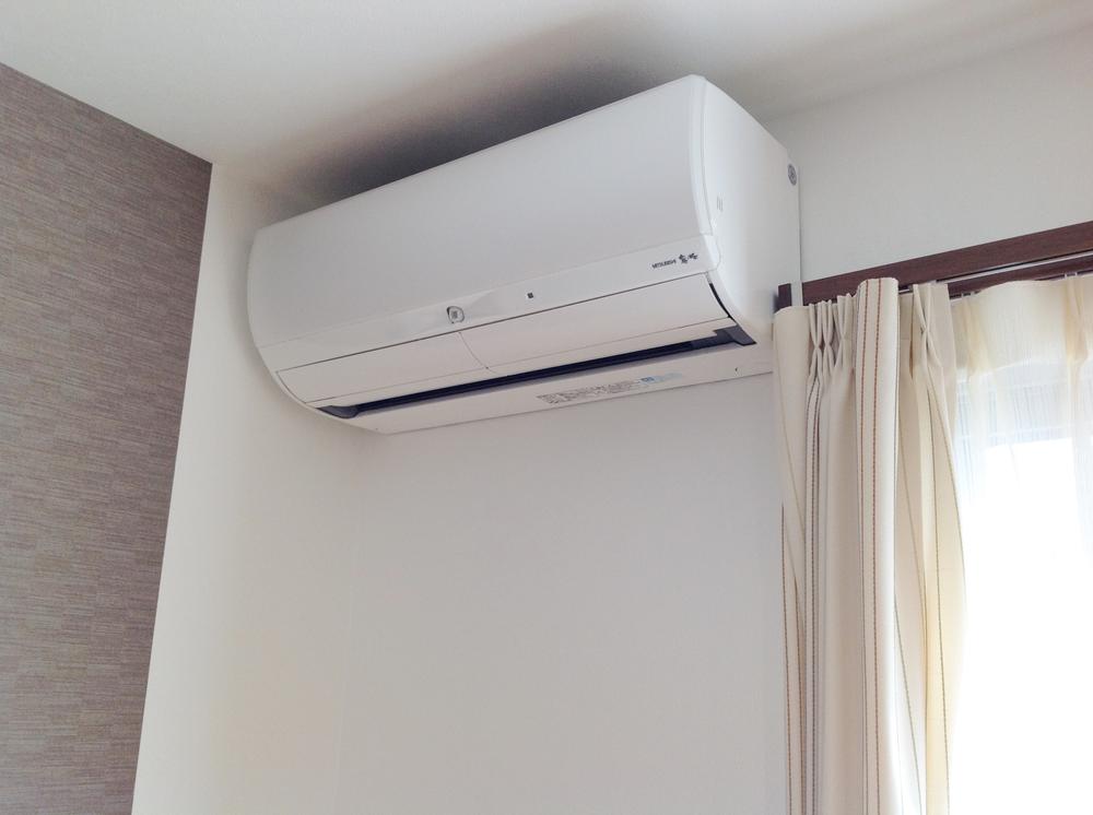 Living. (No. 9 locations) living with air conditioning Mitsubishi state-of-the-art