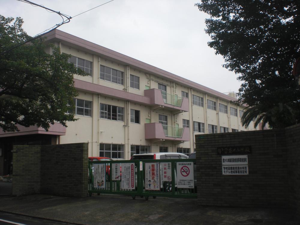 Primary school. 597m to Kitakyushu Tsutsui Elementary School