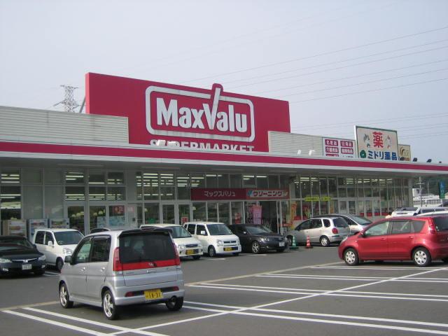 Supermarket. Maxvalu to having original shop 558m