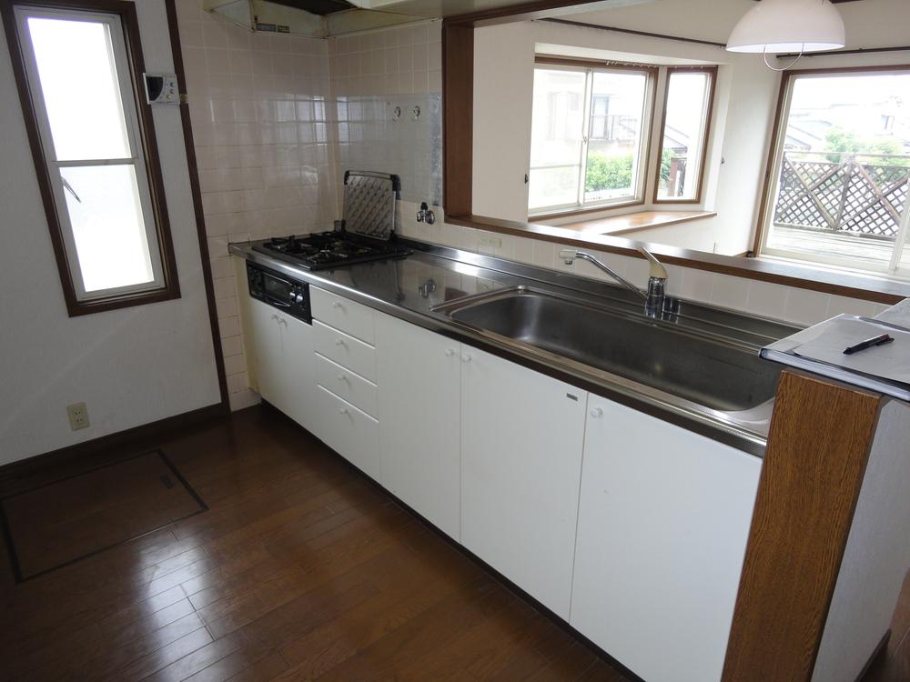 Kitchen. It bounces also conversation with family face-to-face kitchen! !