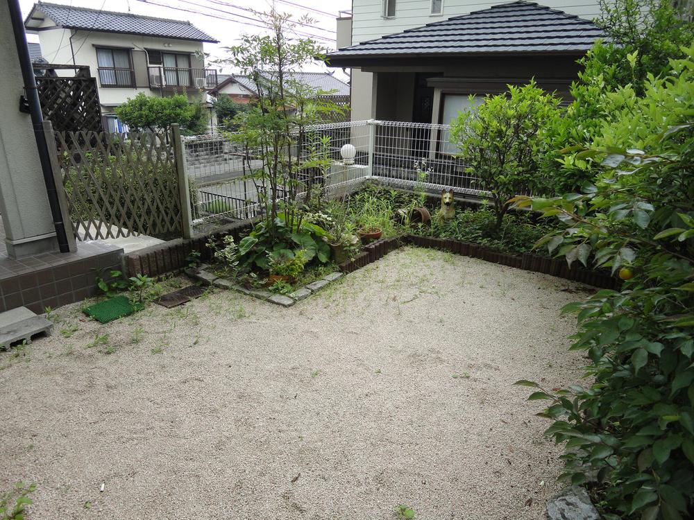 Garden. Such as home garden how in a compact garden?