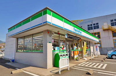 Convenience store. 137m to FamilyMart Yahatanishi Sangamori store (convenience store)