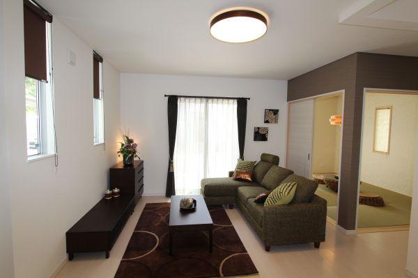 Model house photo. Indoor (June 2013) shooting No. 5 areas living