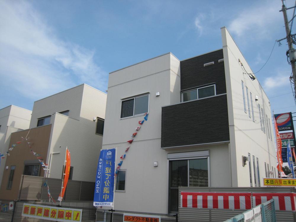 Local appearance photo. It is taken from the back side! Building that blocks the sun does not have