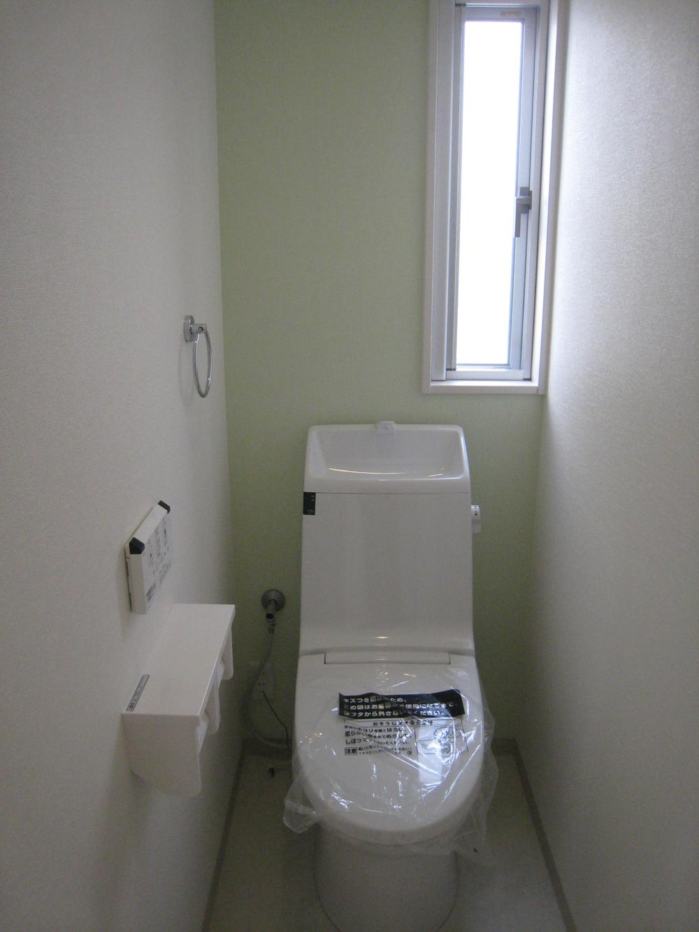 Toilet.  ■ I'm happy small window