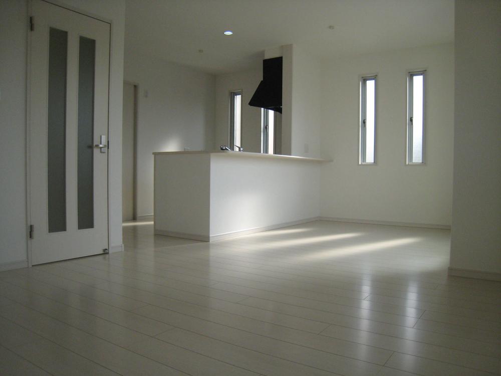 Living.  ■ Spacious living room!