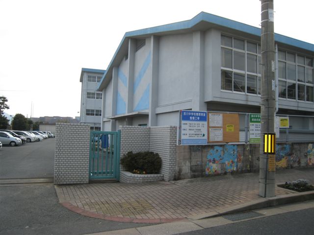 Junior high school. 141m to Kitakyushu Asakawa junior high school (junior high school)