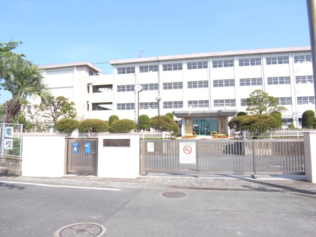 Junior high school. 780m to Kitakyushu Hachiji junior high school (junior high school)