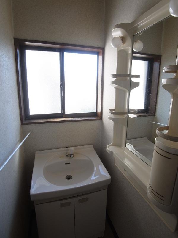 Wash basin, toilet. Indoor (10 May 2013) Shooting