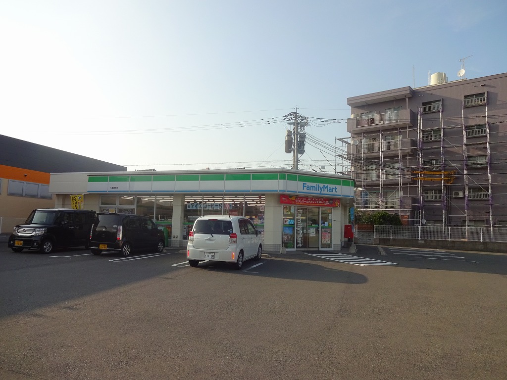 Convenience store. FamilyMart Yahata your opening 562m up (convenience store)