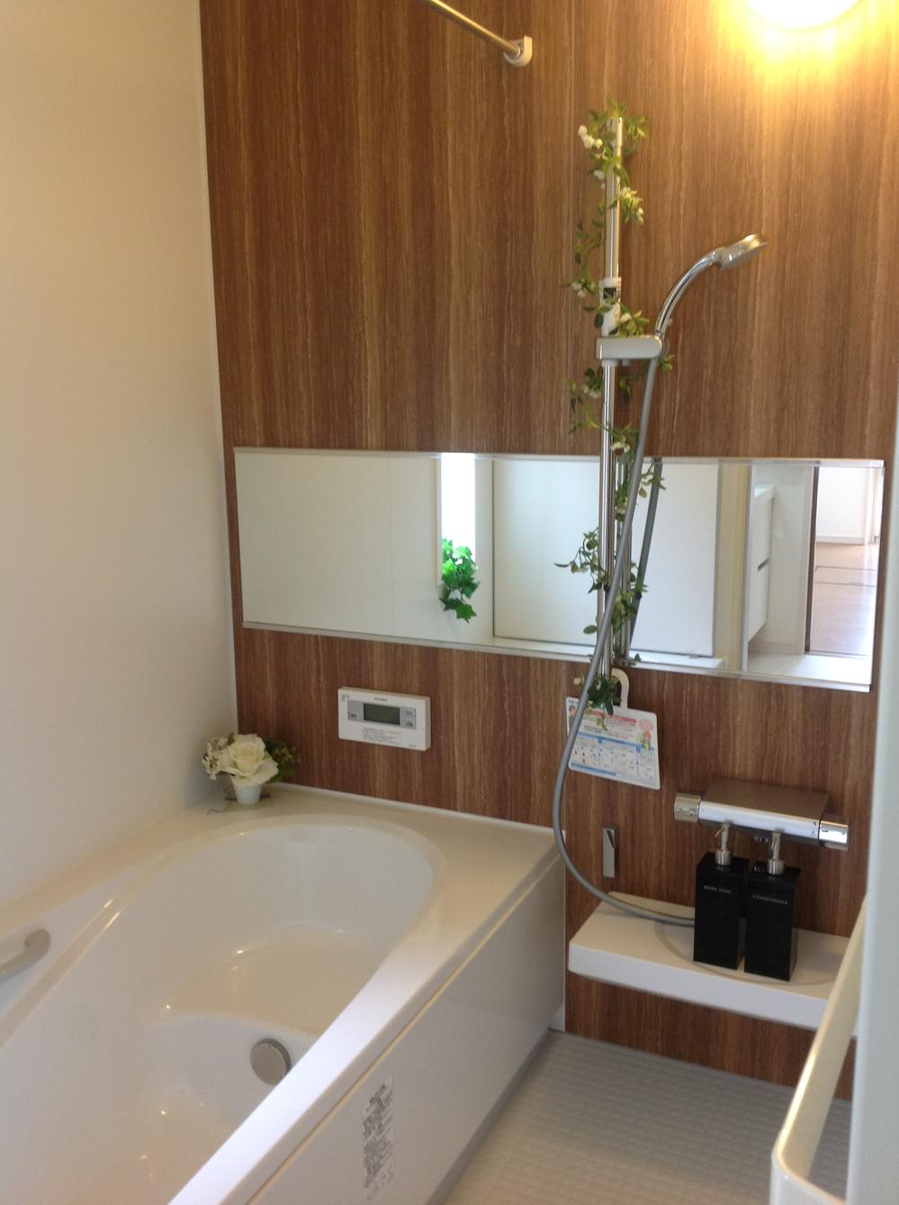 Other Equipment. Spacious 1 tsubo! System bathroom of the latest model