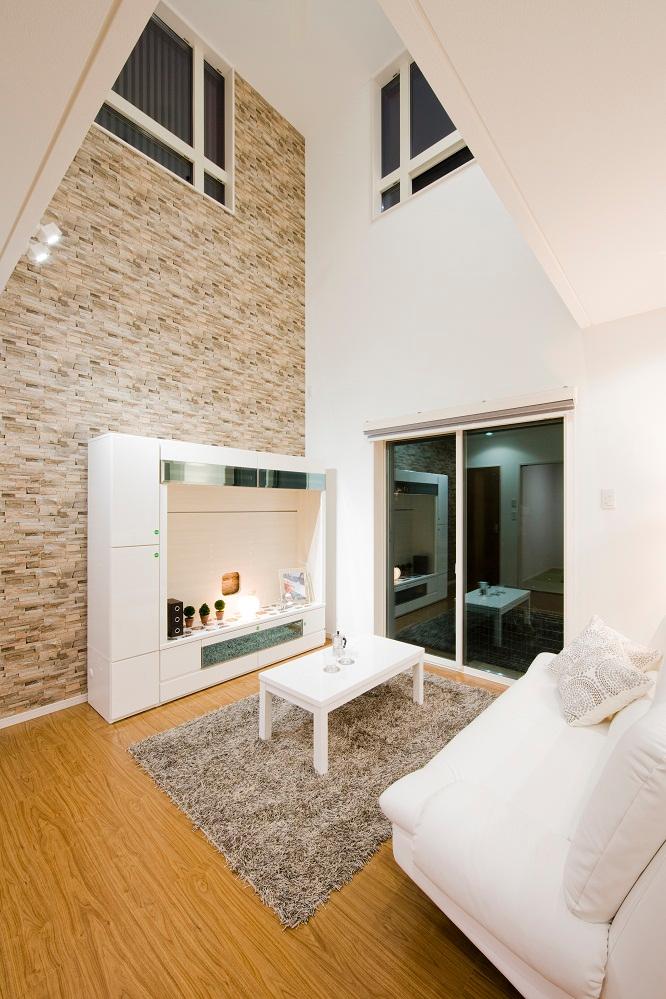 Living. (No. 2 locations) house with a large atrium Building area 109.30 sq m (33.03 square meters) South-facing spacious LDK18 quires