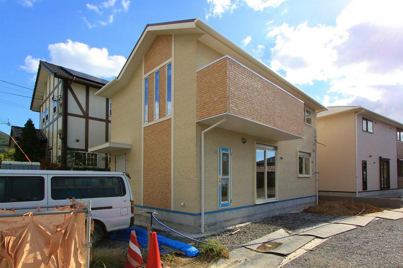 Local photos, including front road. 2013 November 26, shooting No. 6 areas