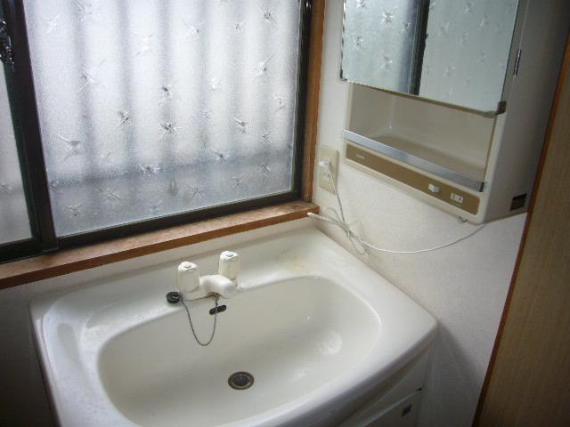 Wash basin, toilet